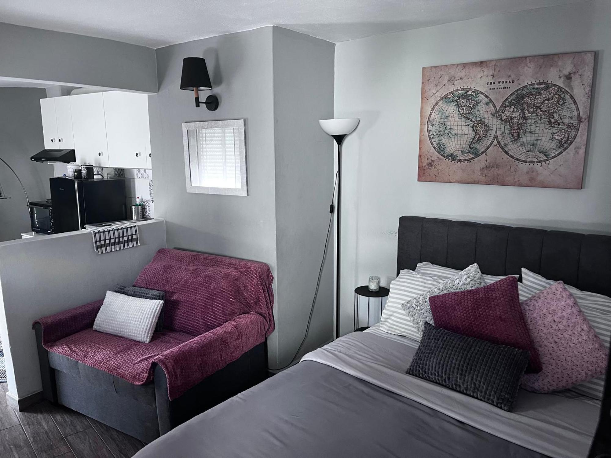 Cozy Studio Apartment In The Heart Of Atena Exterior foto